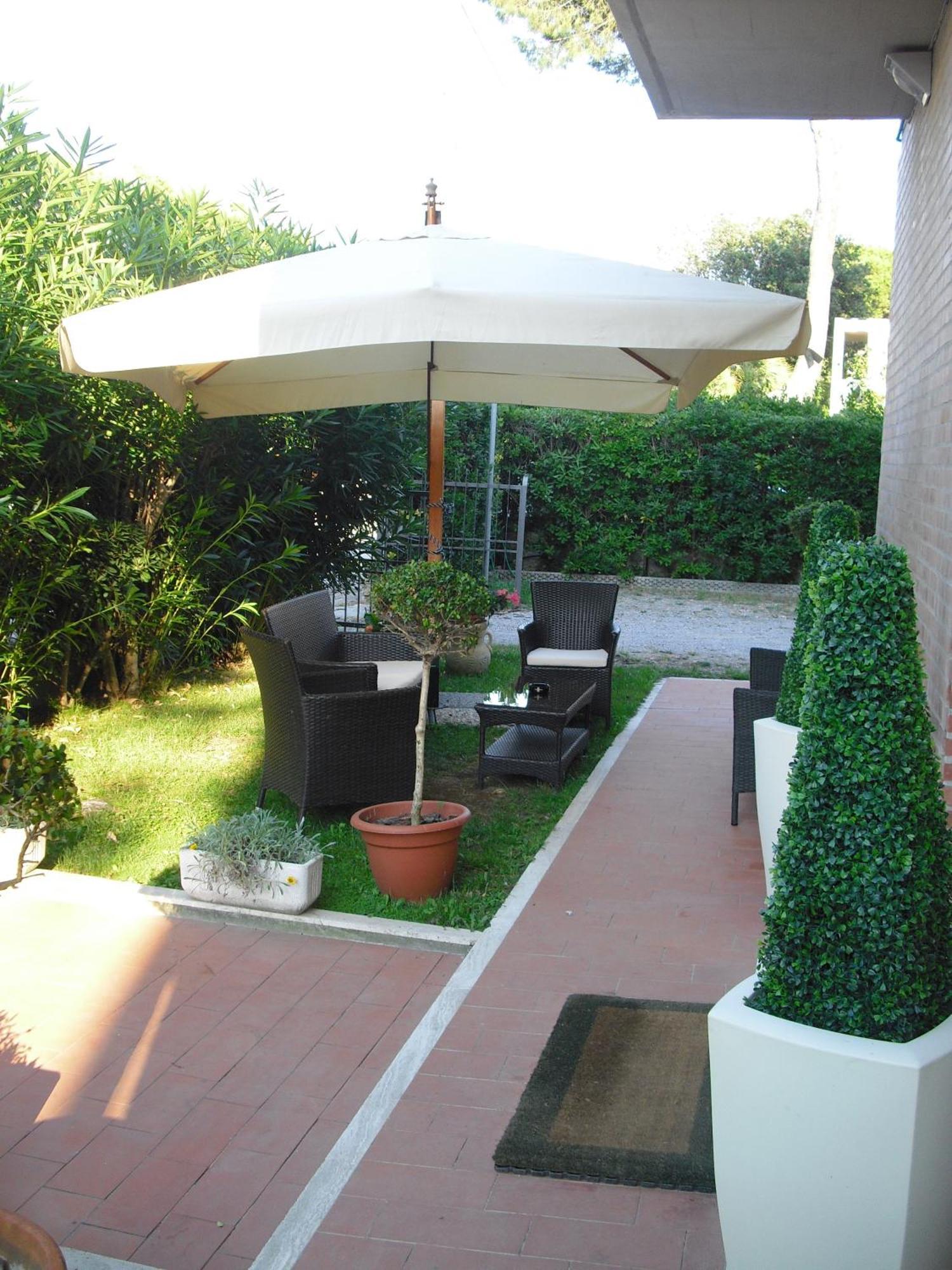 Hotel Garden Tirrenia Exteriör bild